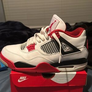 Jordan Retro 4’s **Read description **